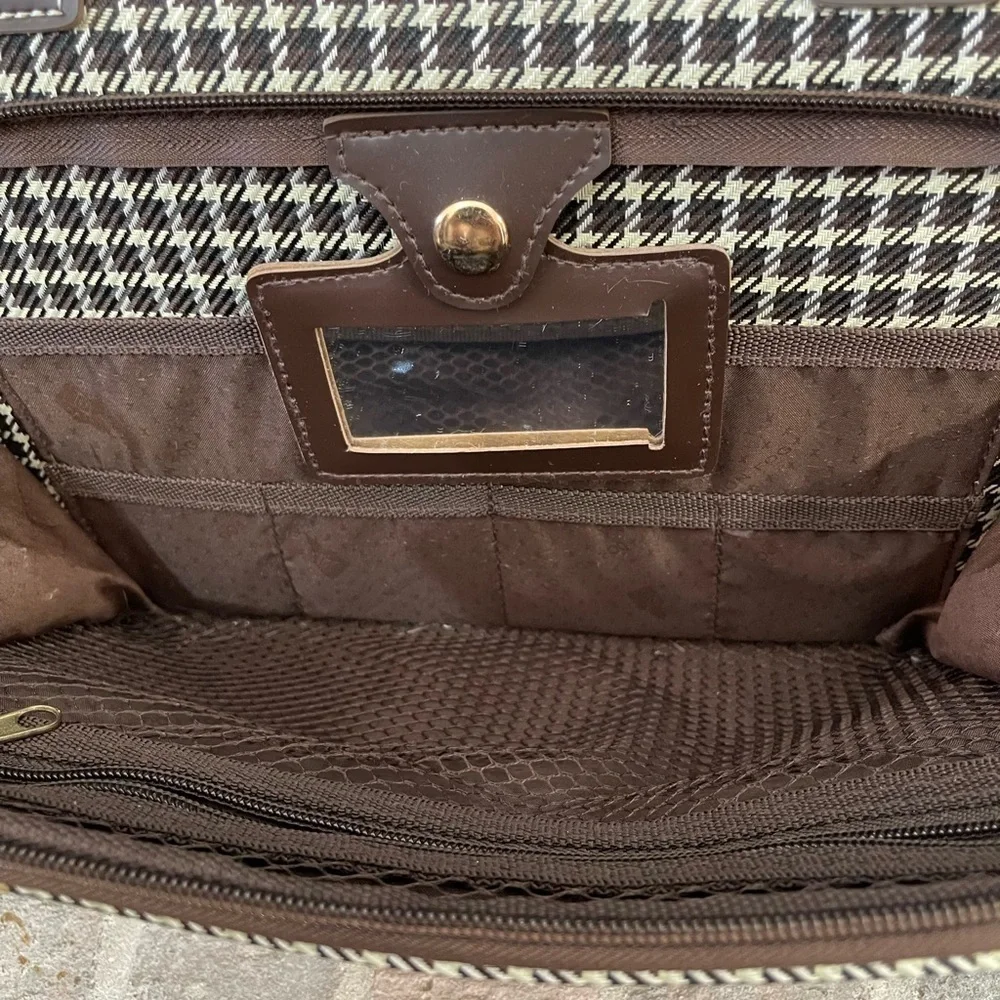 London Fog Black and White Travel Bag - Picture 9 of 15